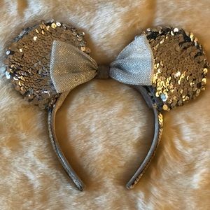 AUTHENTIC Disney silver sequined Minnie ears🎀